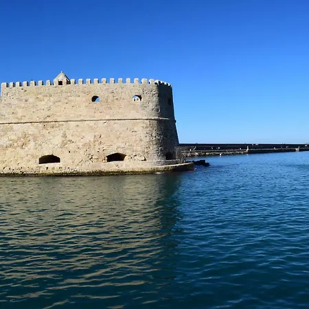 Blue Island Херсониссос